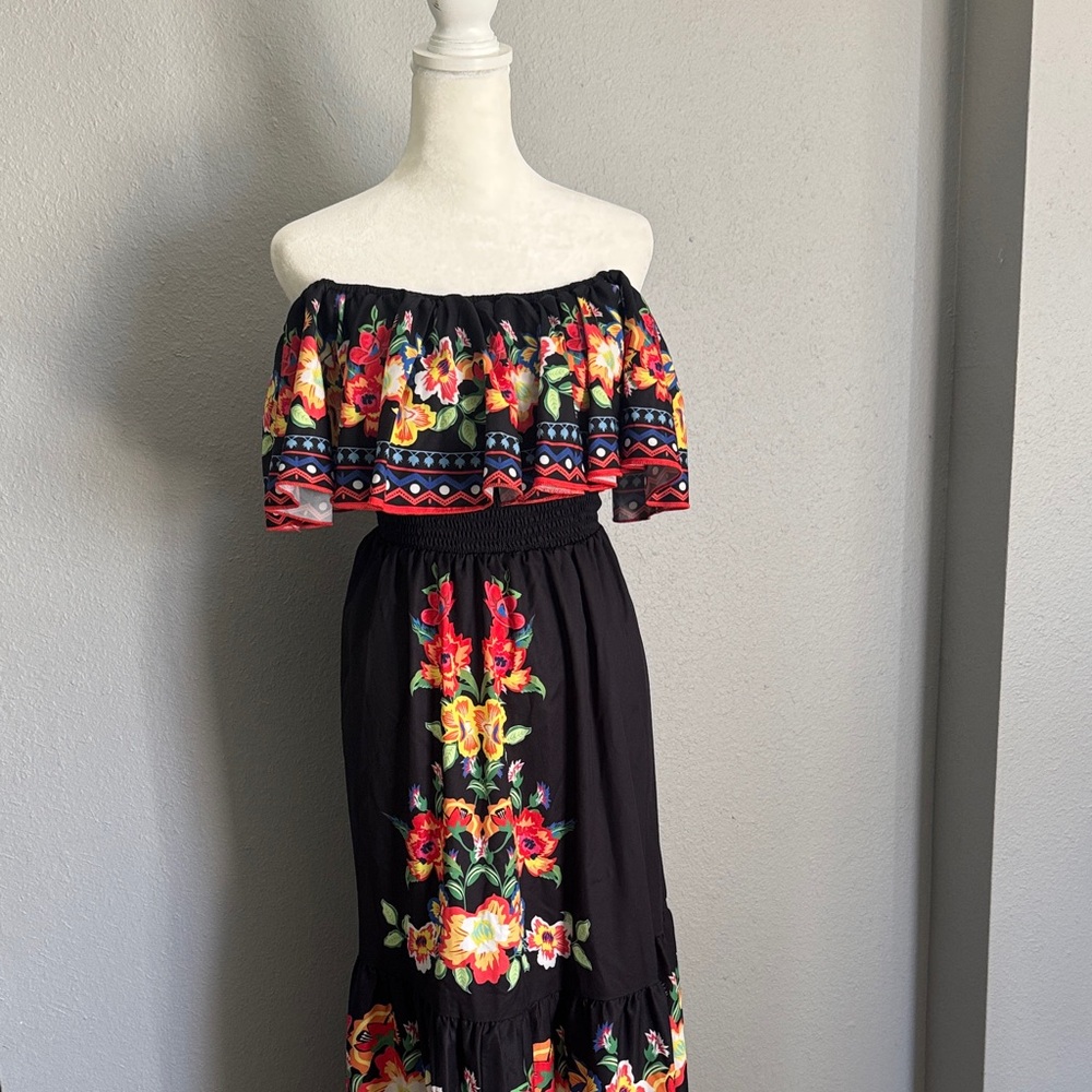 Floral Off-Shoulder Maxi Dress - Picture 4 of 8